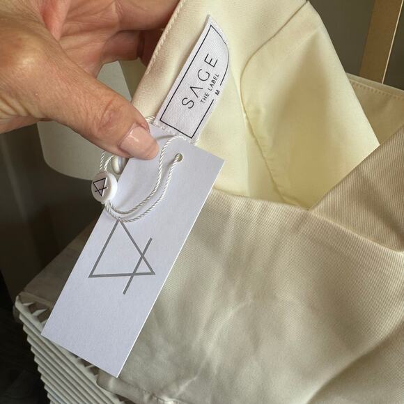 Sage The Label Cream Wide Strap Crop Top Size M NWT - Picture 3 of 6